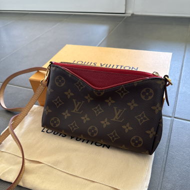 Louis Vuitton Clutch