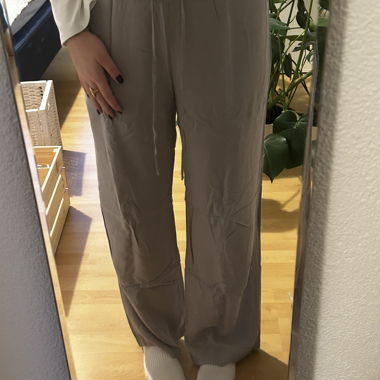 pantalone in tessuto beige leggero