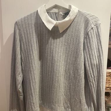 Manica lunga, con camicetta cucita e colletto da camicetta