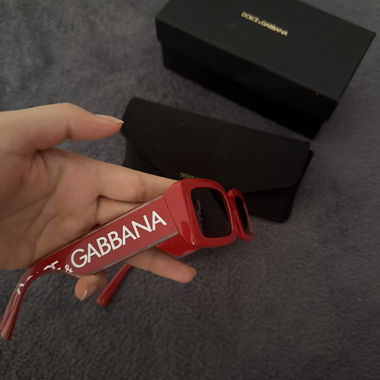 Rote Dolce & Gabbana Sonnenbrille