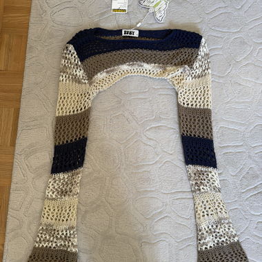 Pull en résille tricoté à la main