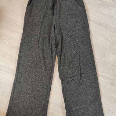 Pantaloni in maglia grigi a gamba larga