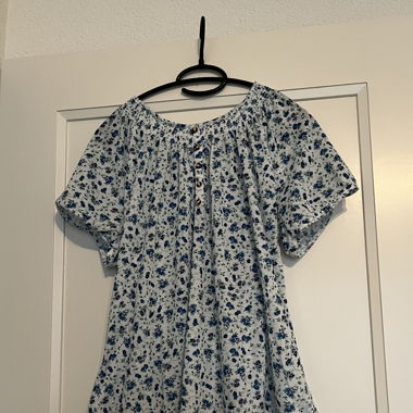 White Shirt with flower pattern Size 46