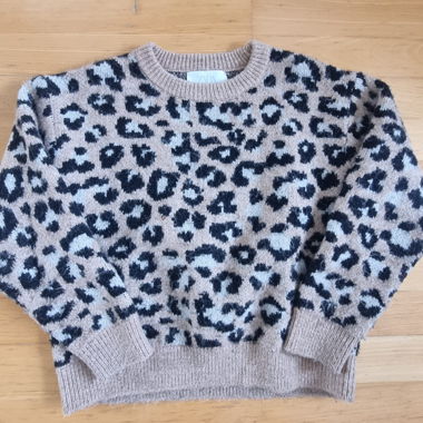 ZARA Mädchenpullover Leo-Muster Gr. 130