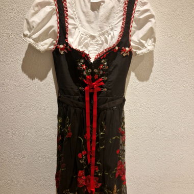 Dirndl mit Schürze aus München