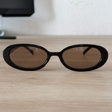 Lunettes de soleil ovales noires