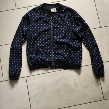Giacca zip blu navy con motivi di ancore