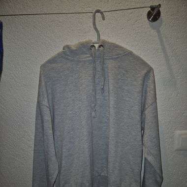 grauer Kaputzen Pulli
