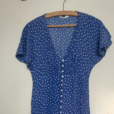 Schönes leichtes Kleid