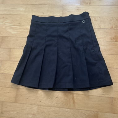 black skirt 