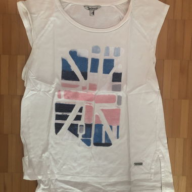 Weisses ärmelloses T-Shirt