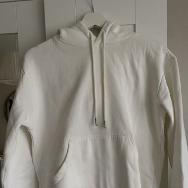 Weisser Kapuzenpulli 