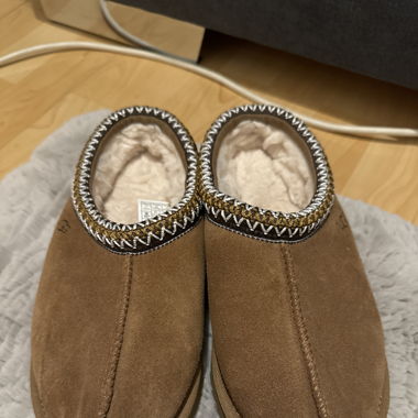 UGG Tasman