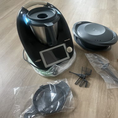 Thermomix noir scintillant neuf 