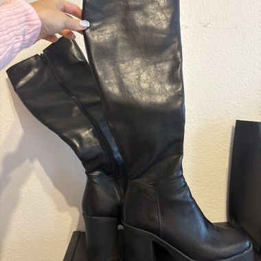Bottes hautes noires à talons plateforme