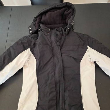 Veste d'hiver noire et blanche