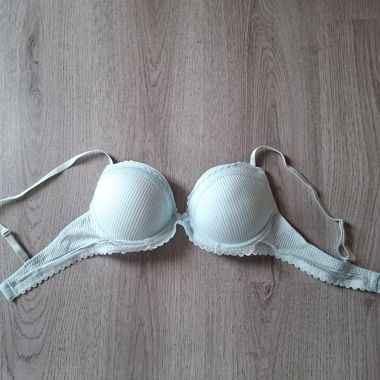 Reggiseno in pizzo azzurro chiaro