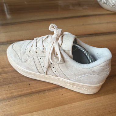 Adidas Sneaker aus Wildleder