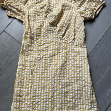 Gelbes Vichy-Kleid