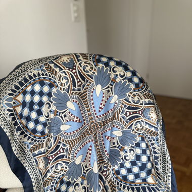 Alerte Tendance 2025 : Le Foulard Statement Réinventé