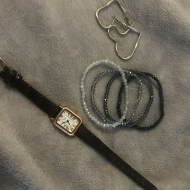 Set de montres-bracelets avec pendentifs d’oreille