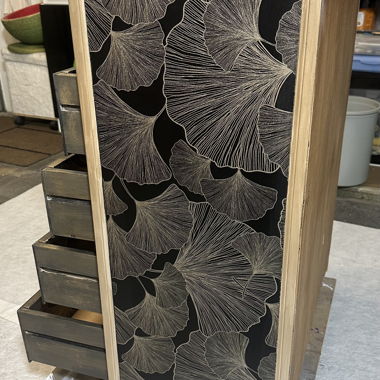 Commode noire et or