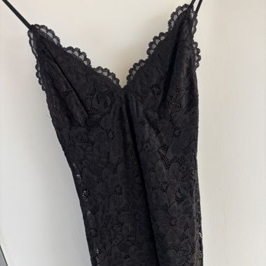 Robe courte à dentelle