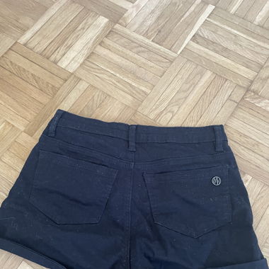 Kurze schwarze hose