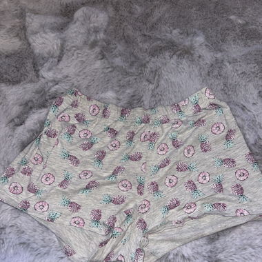 Kurze Ananas Hose