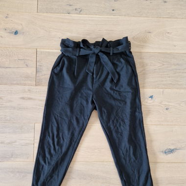 Paperbag-Hose schwarz mit Gürtel 
