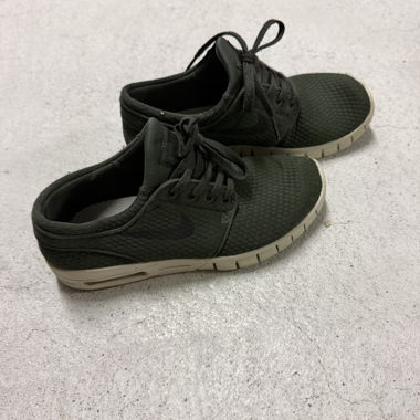 Nike Sneakers in Olive Green