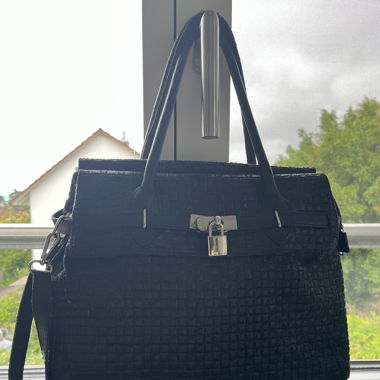 Schwarze Handtasche