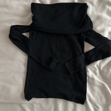 Pullover mit offenen Schultern und langen Ärmeln