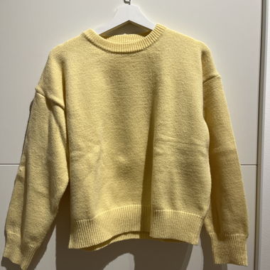 Pull en maille jaune clair
