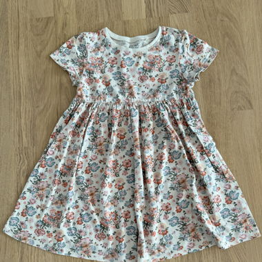 Kleid Mädchen, Grösse 122