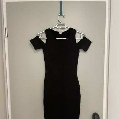 Robe noire midi moulante