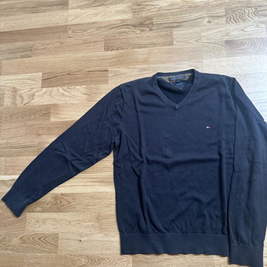 Maglione Tommy Hilfiger con scollo a V