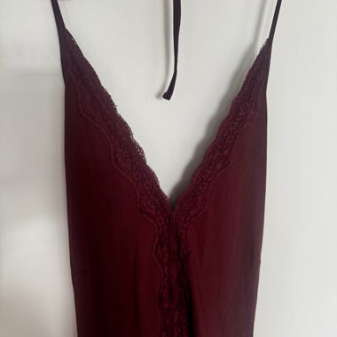 Body en dentelle bordeaux avec bretelles à nouer