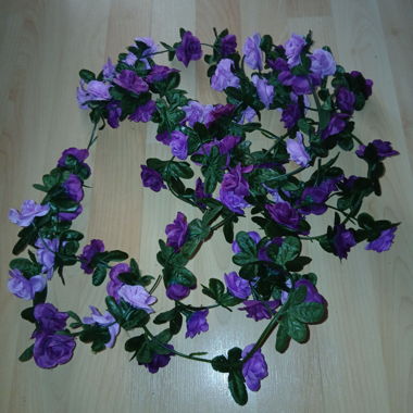 Guirlande de fleurs artificielles violette