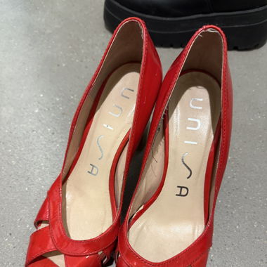 Rote Pumps Marke Unisa