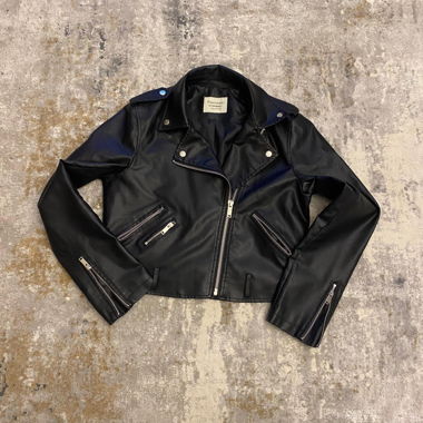 Schwarze Lederjacke
