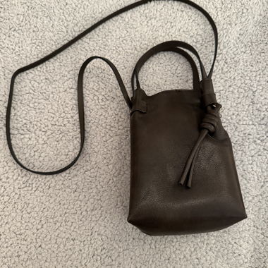 Kleine Umhängetasche braun aus Kunstleder