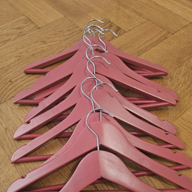15 cintres en bois roses pour enfants