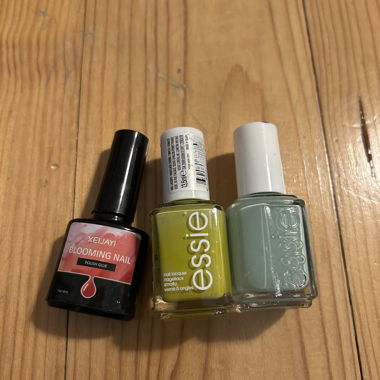 3 Nagellacke Essie & XEIJAYI