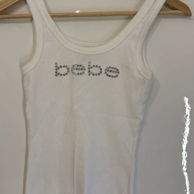 Weisses Bebe-Strass-Top