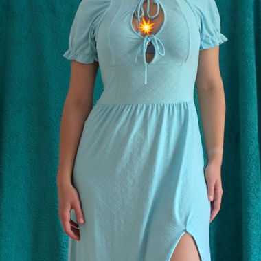 Robe turquoise jusqu'aux genoux