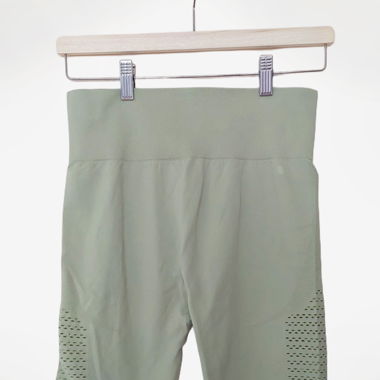 Kurze hellgrüne Leggings