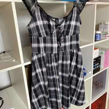 Schwarzes kariertes Shein Kleid