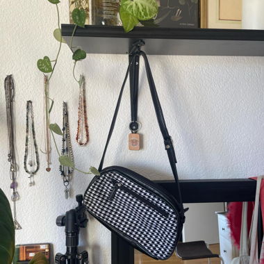 cute b/w mini shoulderbag
