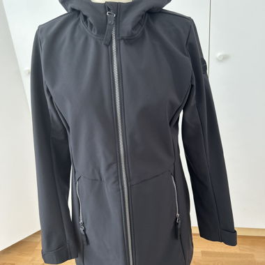 Giacca softshell nera con cappuccio